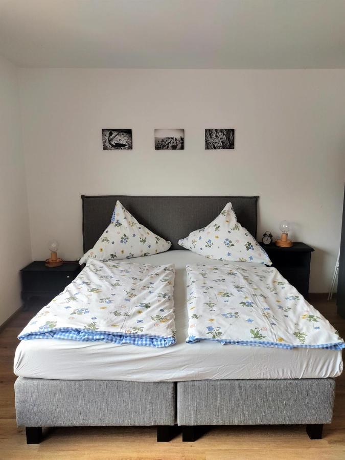 Ferienwohnung Alte Schule Ruhwarden Esterno foto